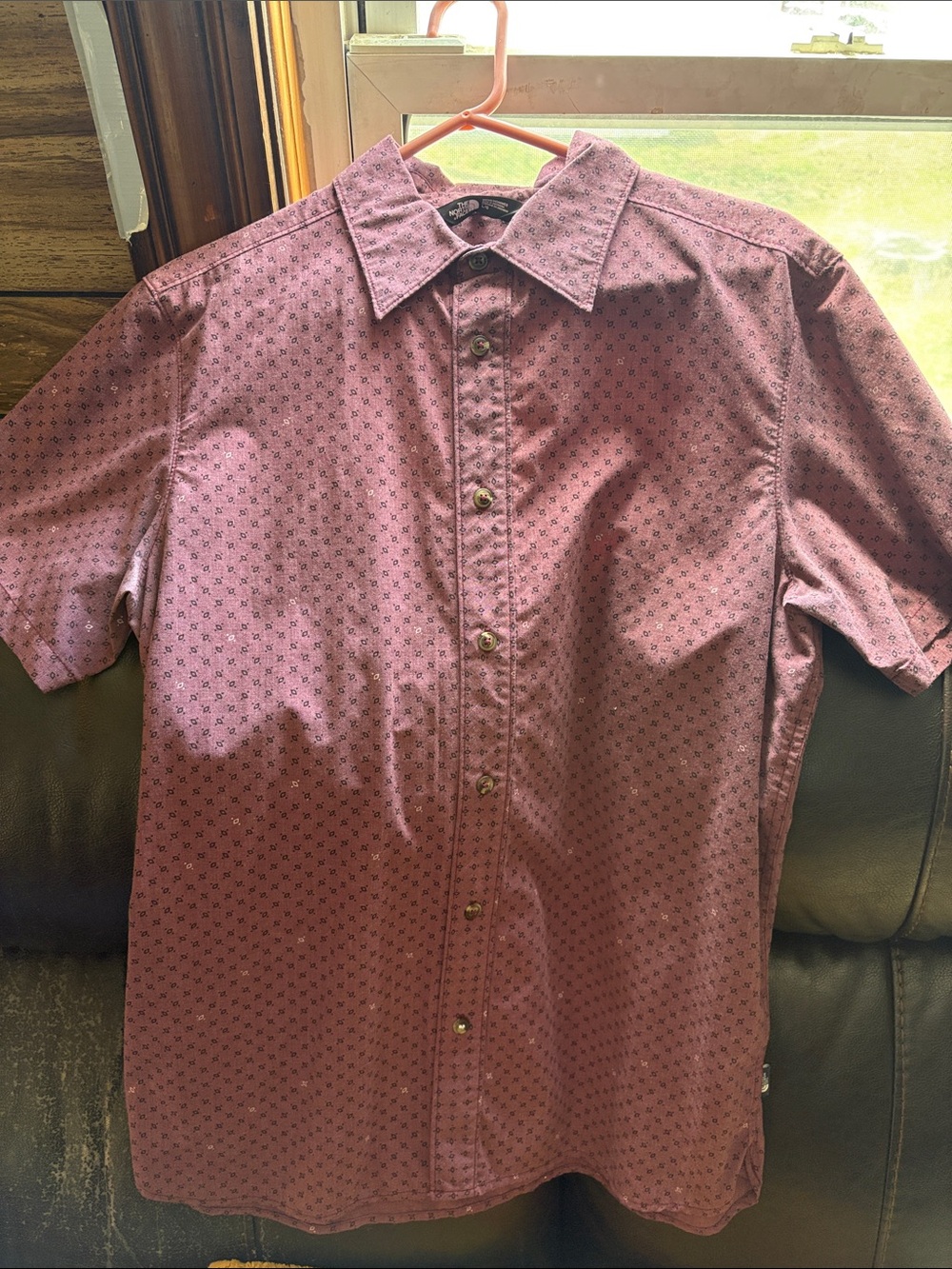 The North Face Men's Short-Sleeve Button-Up Shirt - Burgundy Printed